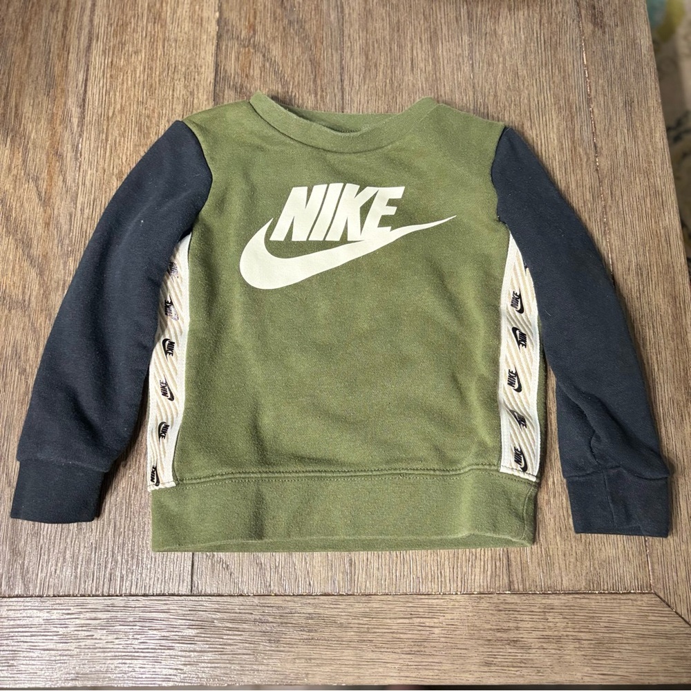 Boys 2T Nike Kids Olive and Black Sweatshirt